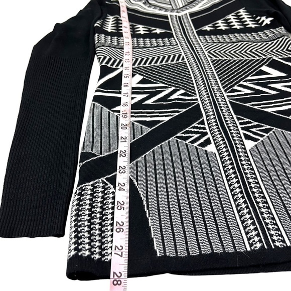 P. Luca Milano Women’s Sweater Size Medium Long Sleeved Black & White Geometric - Picture 7 of 12